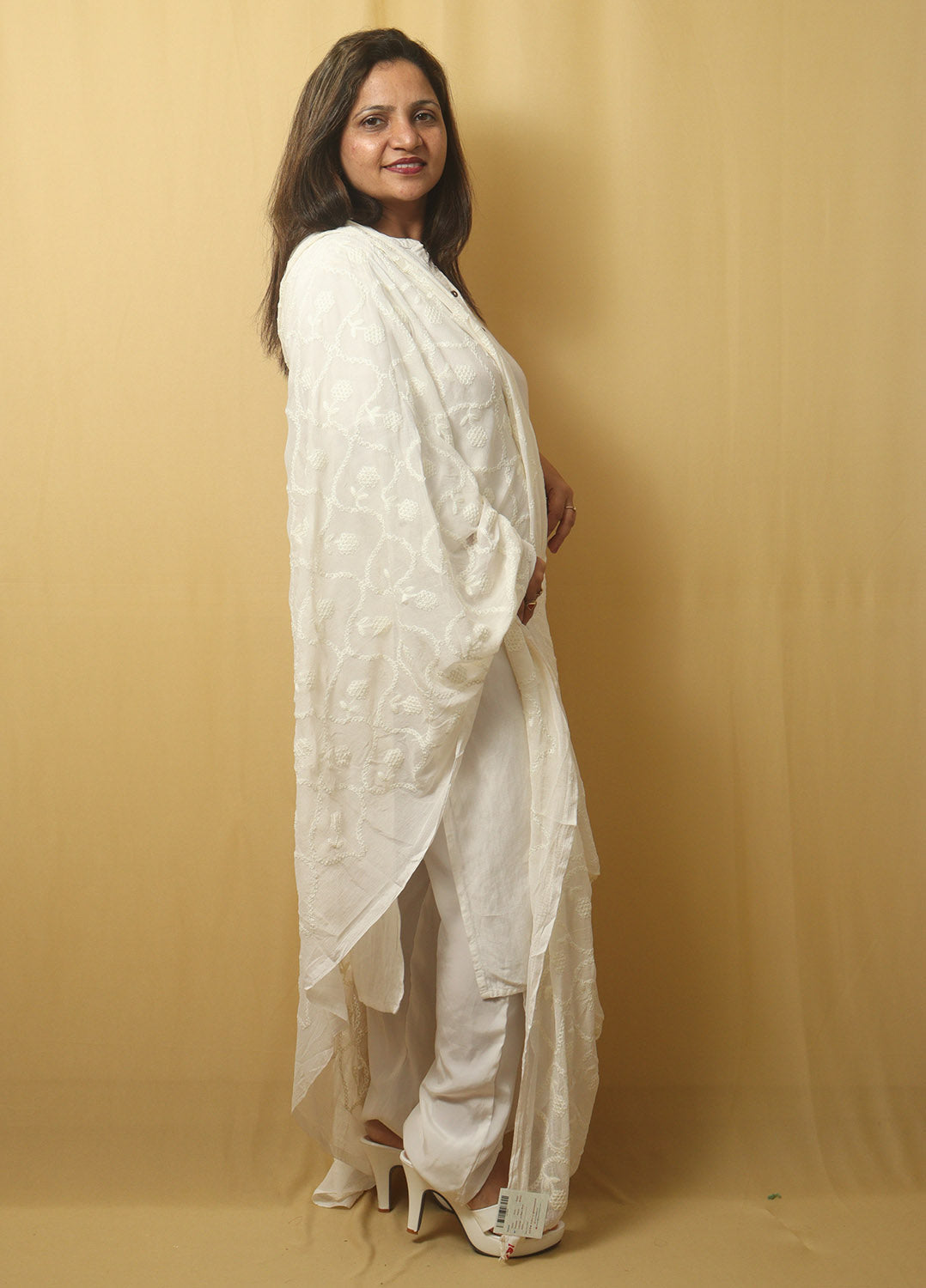 Chic White Trend: Stylish Georgette Dupatta with Embroidery - Luxurion World