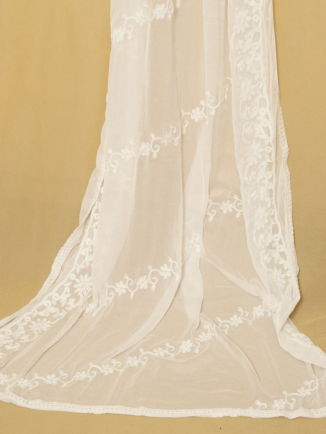 Get Trendy with Dyeable Georgette Dupatta & Embroidery: A Must-Have! - Luxurion World