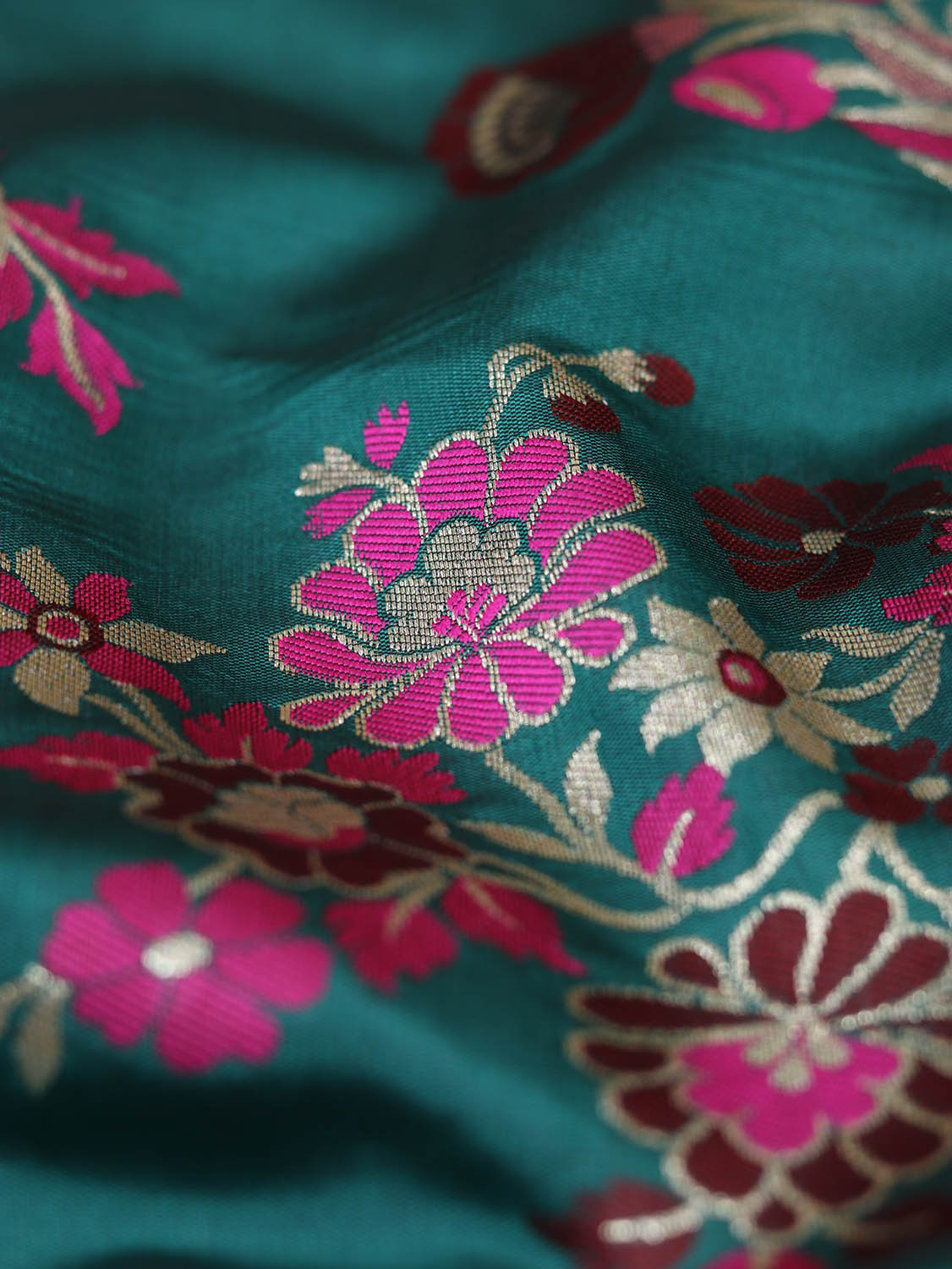 Green Banarasi Silk Meenakari Fabric ( 1 Mtr ) - Luxurion World
