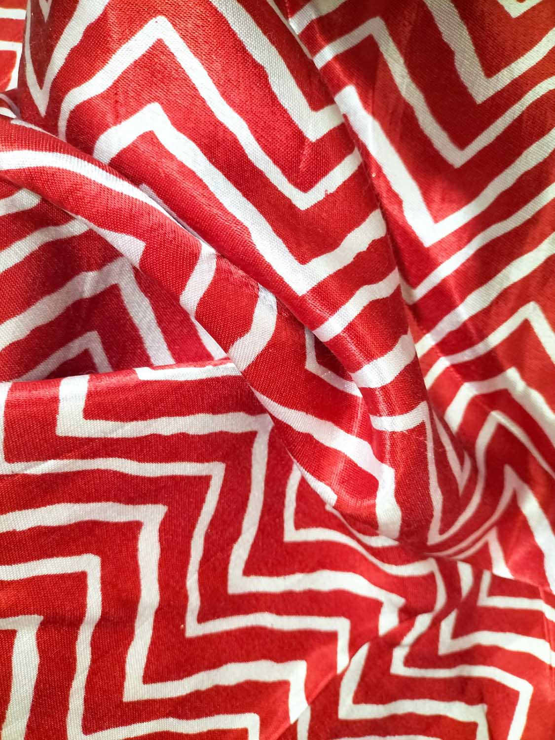 Red Digital Printed Gajji Silk Zig Zag Design Fabric ( 1 Mtr ) - Luxurion World