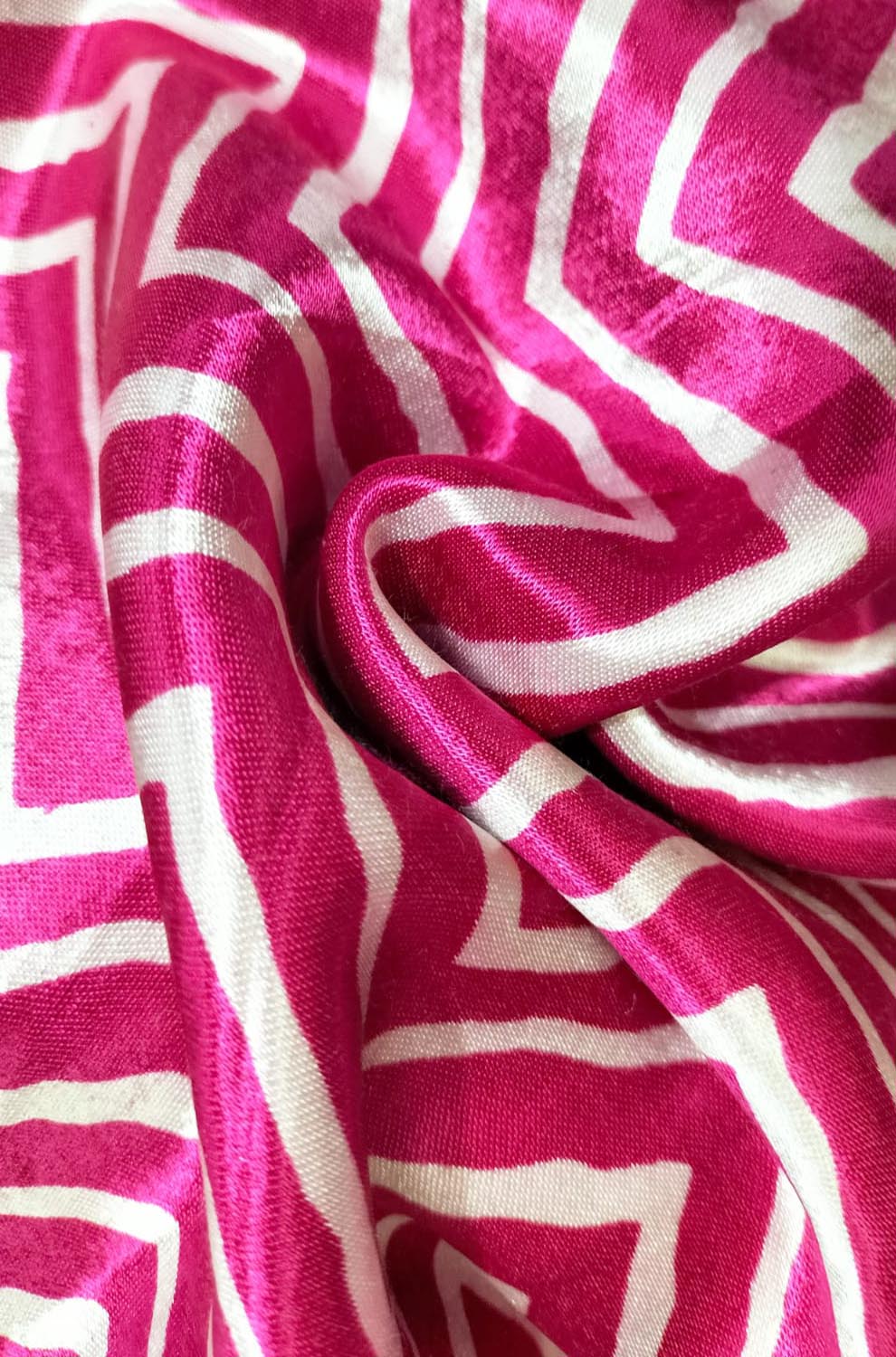 Pink Digital Printed Gajji Silk Zig Zag Design Fabric ( 1 Mtr ) - Luxurion World