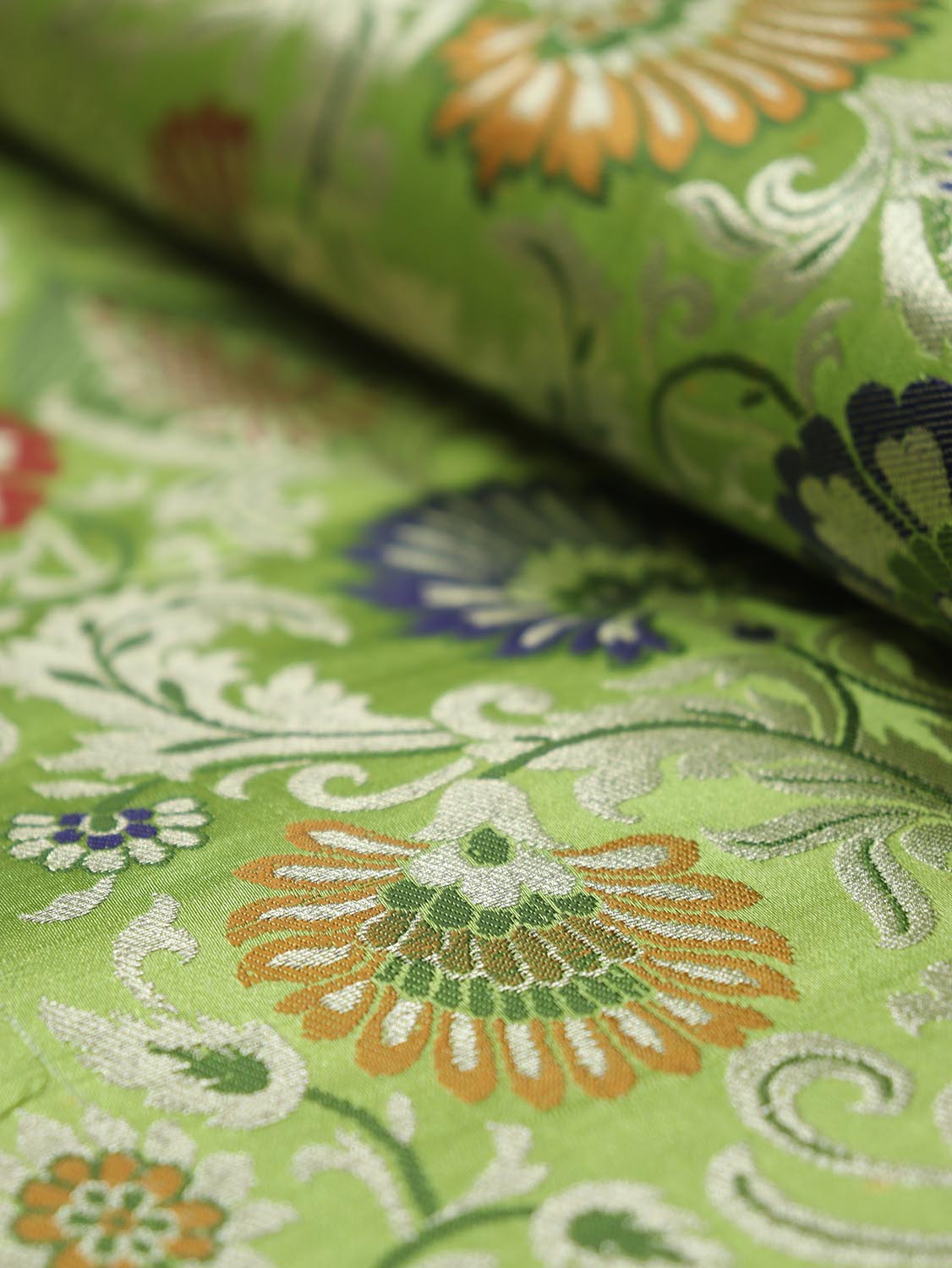 Green Banarasi KimKhwab Silk Meenakari Fabric ( 1 Mtr ) - Luxurion World