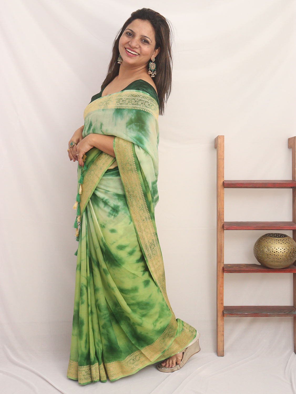 Green Banarasi Shibori Tie And Dye Georgette Saree - Luxurion World