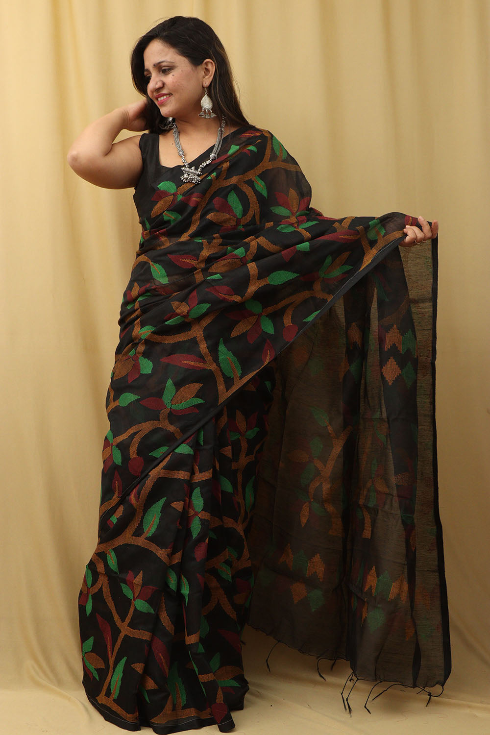 Elegant Black Jamdani Print Tussar Silk Saree - Luxurion World