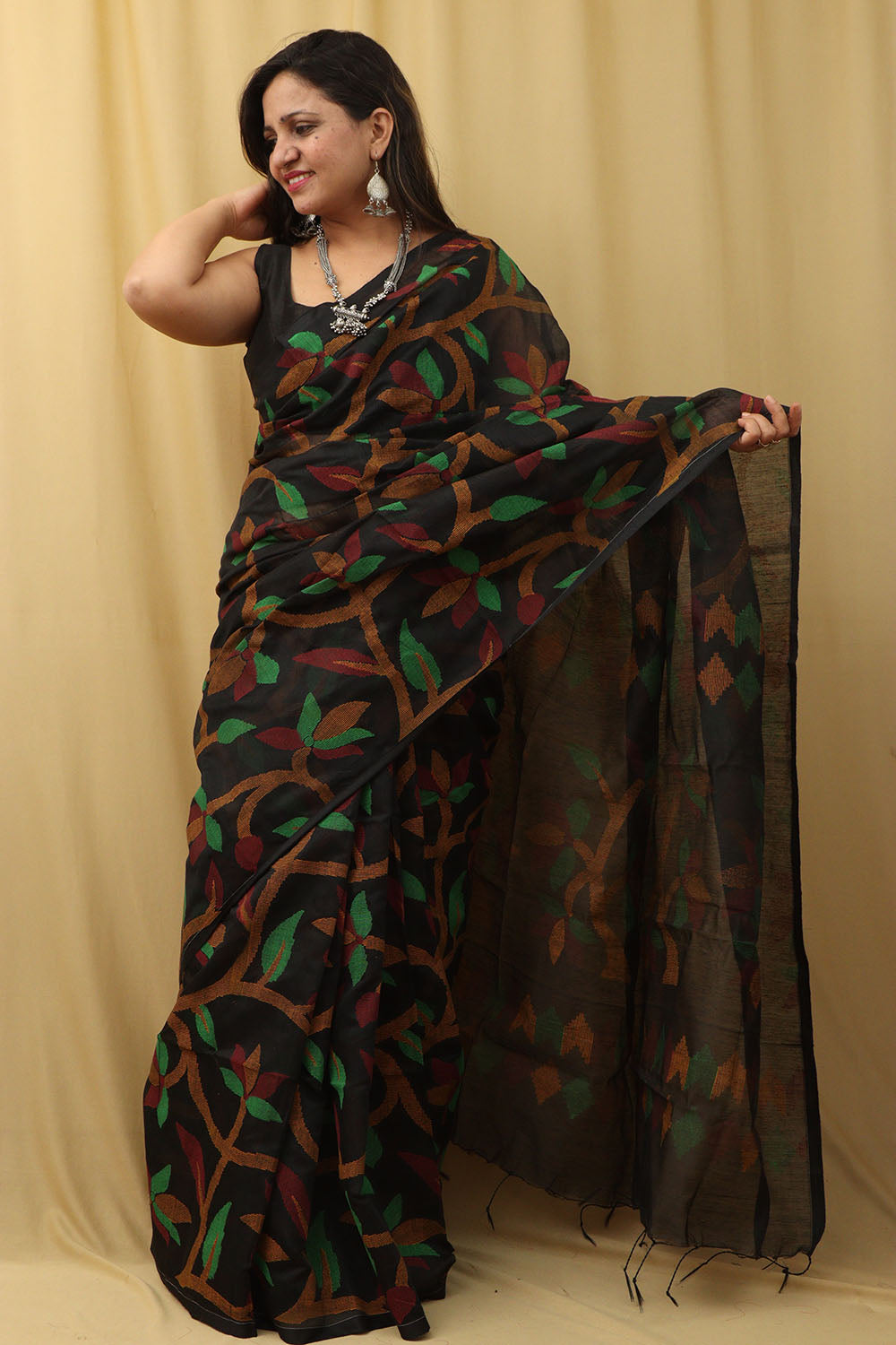Exquisite Black Jamdani Tussar Silk Saree - Luxurion World