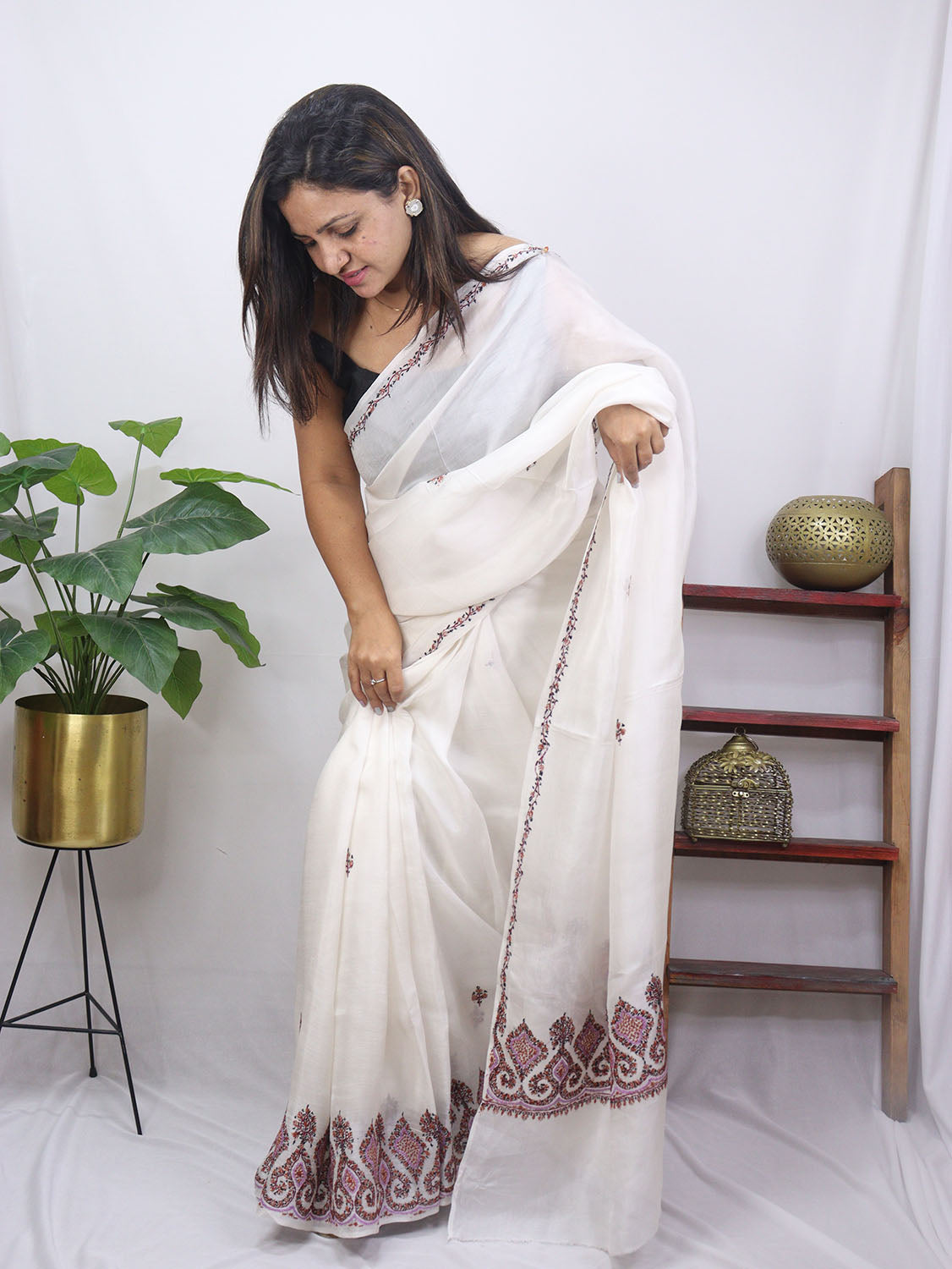 Off White Embroidered Sozni Work Kashmiri Silk Saree - Luxurion World