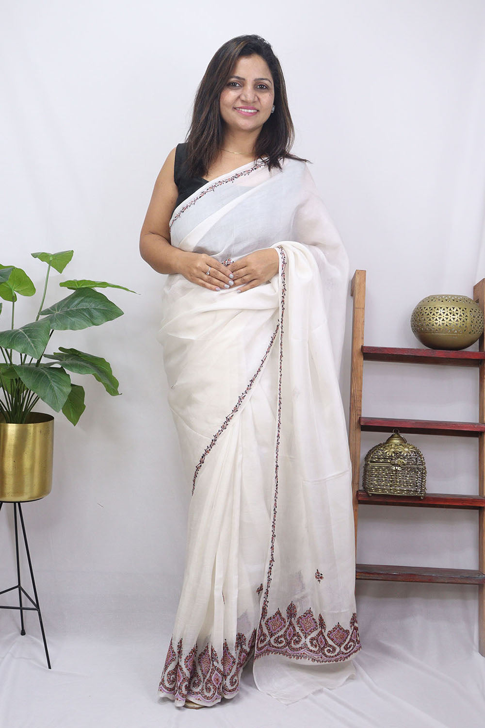 Off White Embroidered Sozni Work Kashmiri Silk Saree - Luxurion World