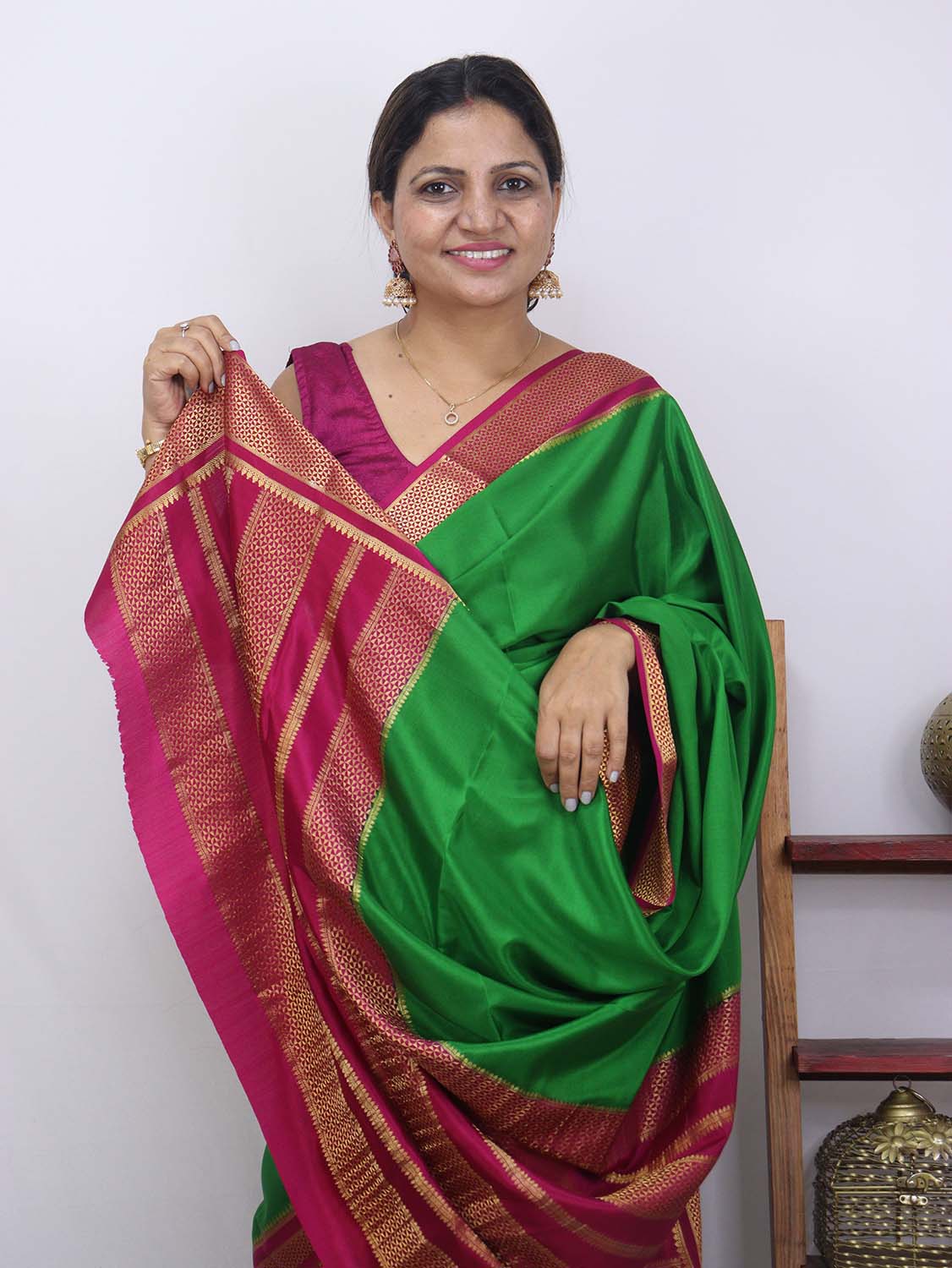 Green Mysore Handloom Pure Crepe Silk Saree - Luxurion World