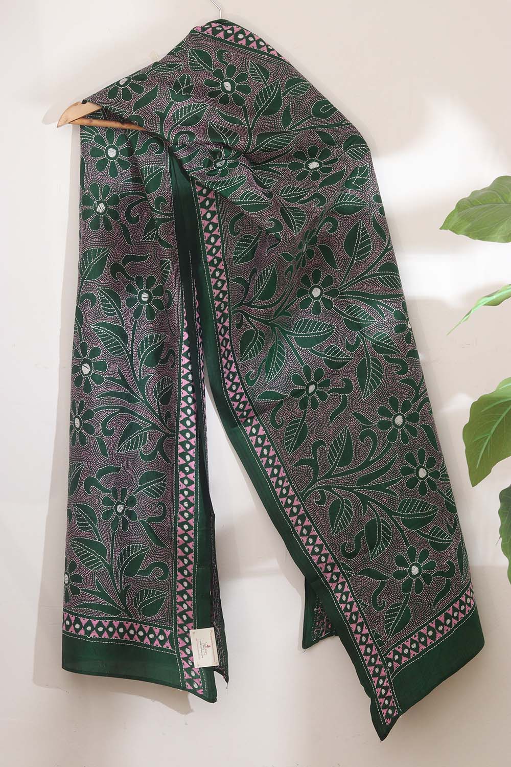 Exquisite Green Hand Embroidered Kantha Silk Stole: A Timeless Bangalore Beauty - Luxurion World