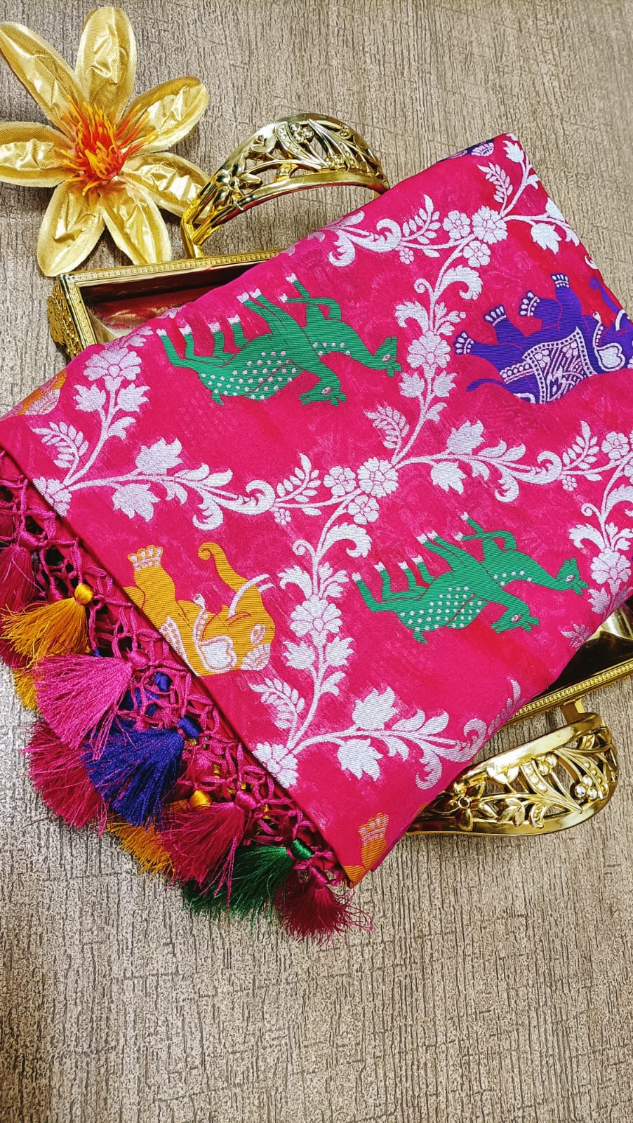 Pink Handloom Banarasi Silk Figure Design Silver Zari Dupatta - Luxurion World