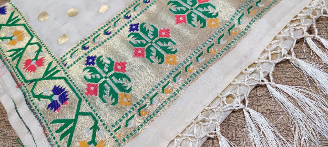 Off White Handloom Banarasi Silk Paithani Design Dupatta - Luxurion World