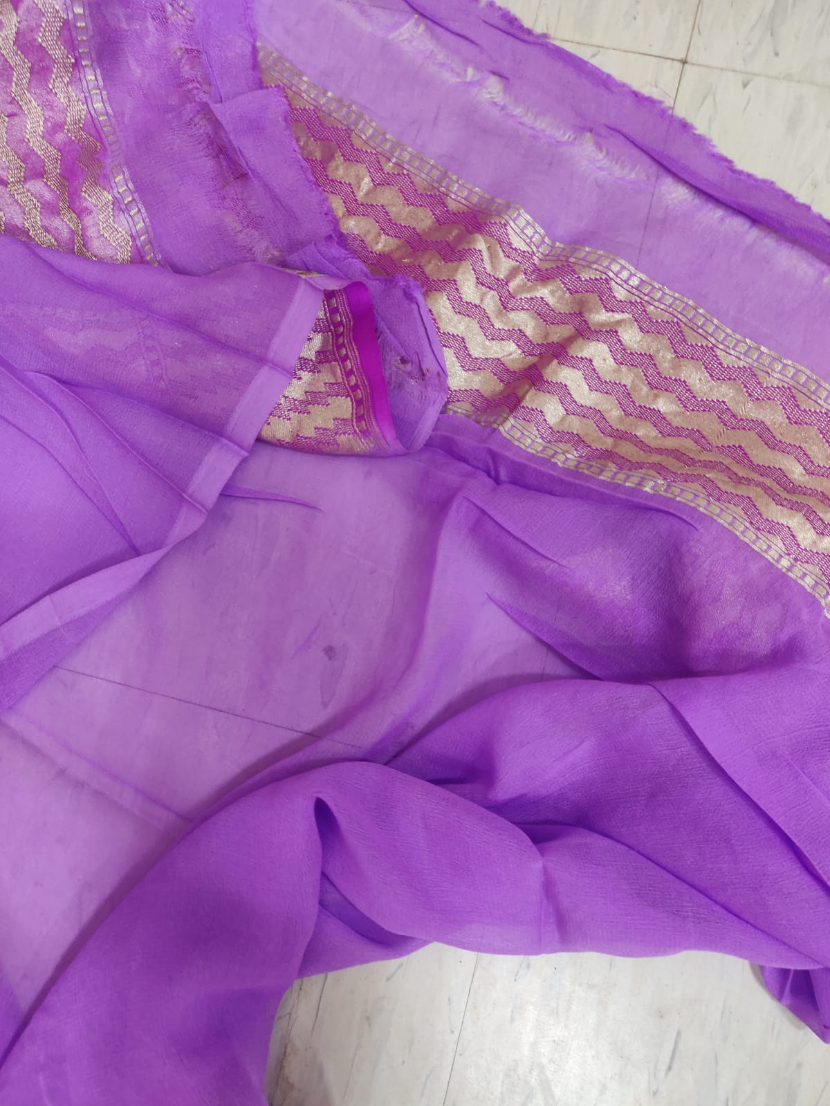 Purple Handloom Banarasi Pure Georgette Brush Dye Saree - Luxurion World