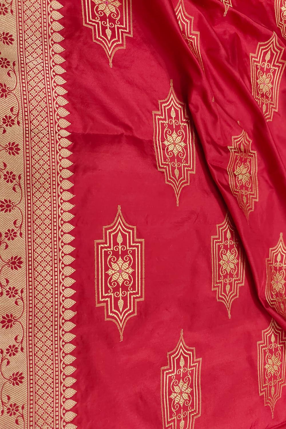 Red Banarasi Handloom Pure Katan Silk Dupatta - Luxurion World