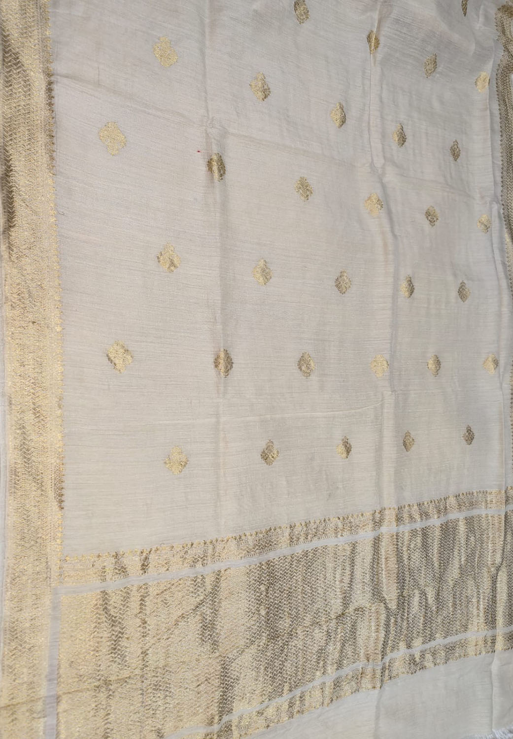 Dazzling Moonga Silk Dupatta: Vibrant Colors for Banarasi Handloom Lovers - Luxurion World