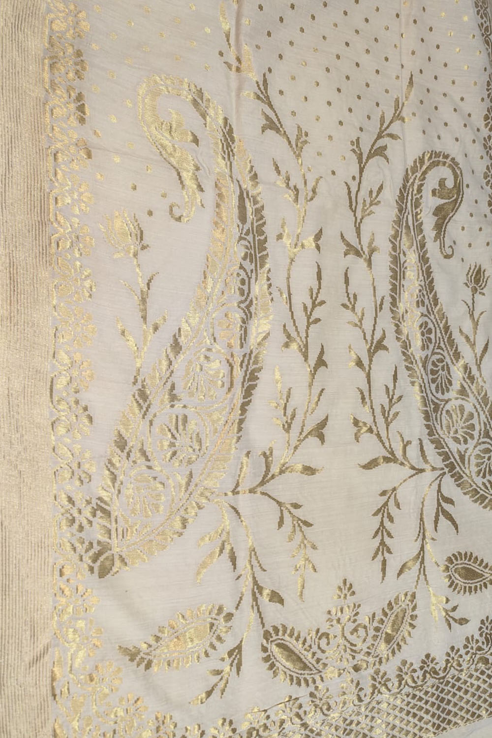 Dazzling Moonga Silk Dupatta: Exquisite Banarasi Handloom, Dyeable & Pure - Luxurion World