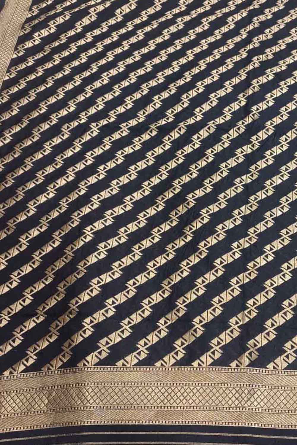 Black Banarasi Silk Dupatta - Luxurion World