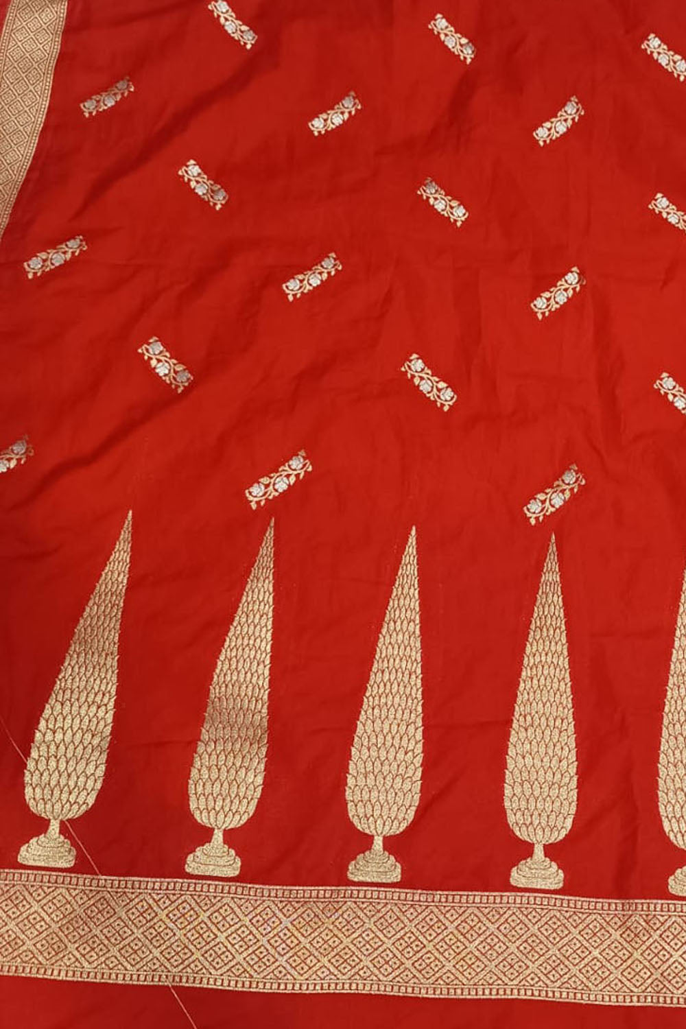 Red Banarasi Silk Dupatta - Luxurion World