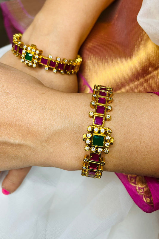 Golden Grace Bangles - Elevate Your Style with Exclusive Design - Enhance Your Feminine Charm - Luxurion World