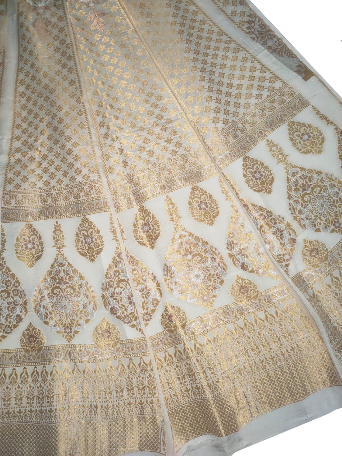 Dyeable Banarasi Handloom Pure Georgette Unstitched Lehenga Set - Luxurion World