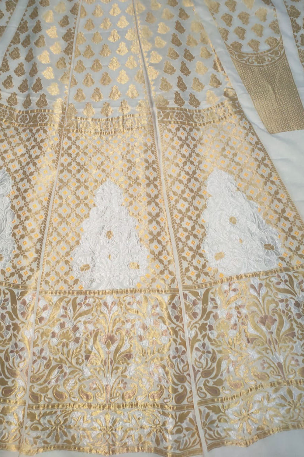 Dyeable Banarasi Handloom Pure Georgette Unstitched Lehenga Set - Luxurion World