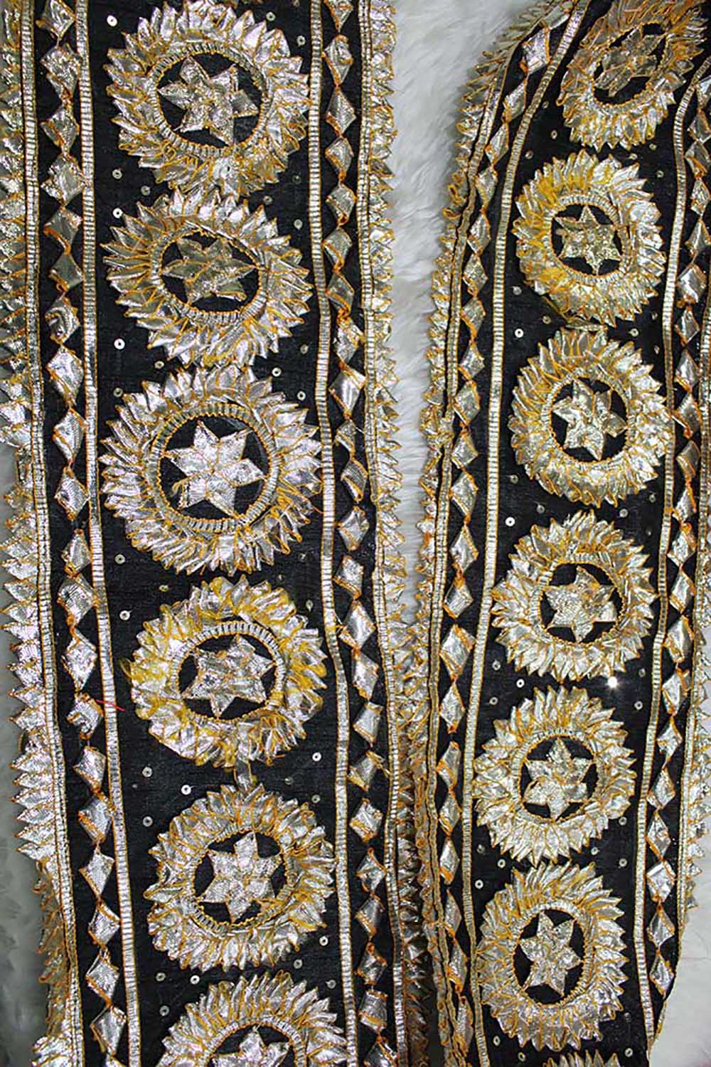 Elegant Black Gota Lace: Timeless Charm for Traditional Wear - Luxurion World