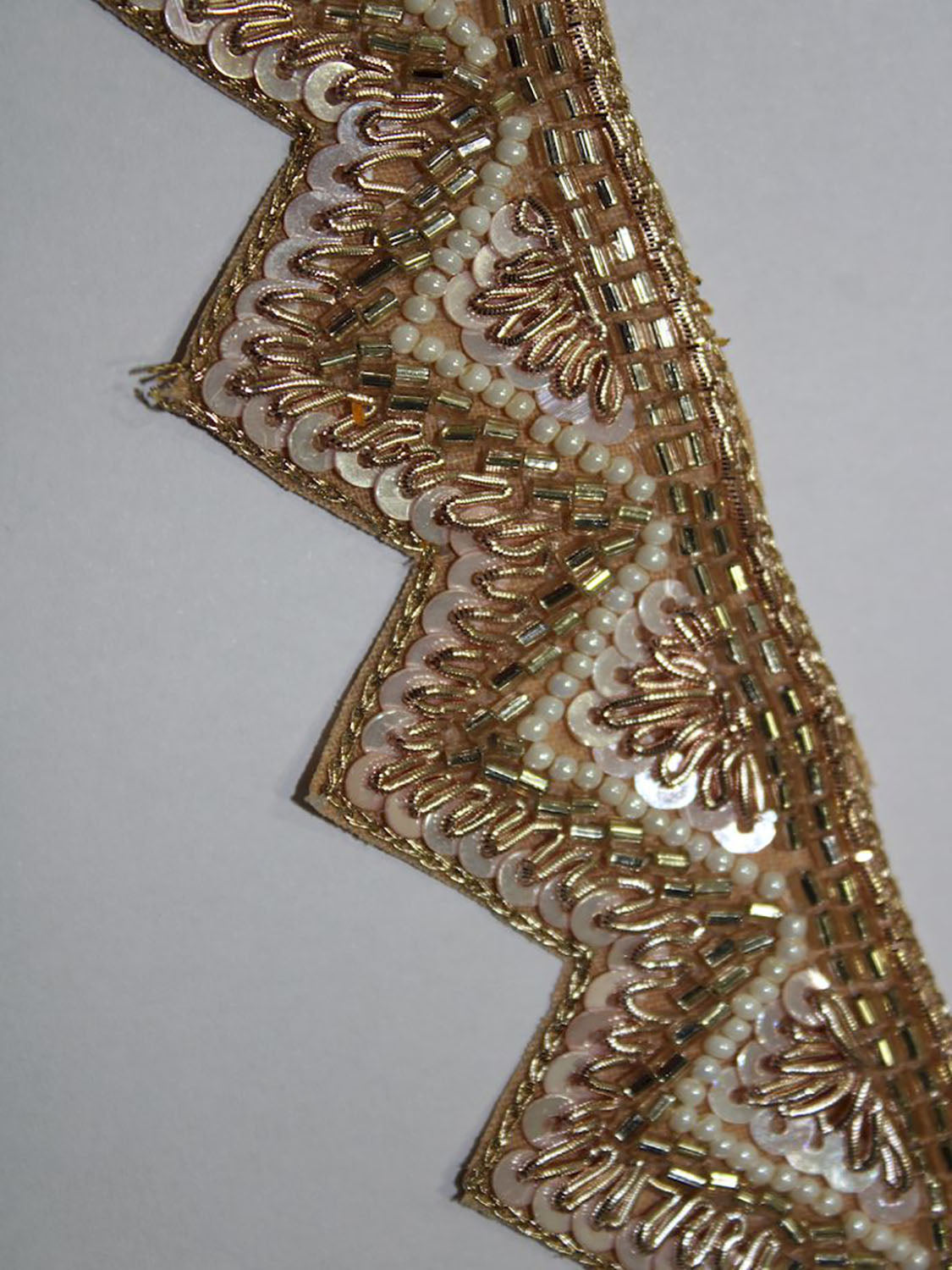 Exquisite Golden Handwork Lace: A Masterpiece of Embellishment ( Roll OF 9 Meter ) - Luxurion World