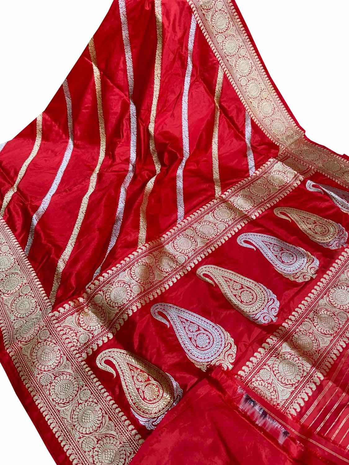 Exquisite Red Banarasi Silk Saree with Diagonal Design - Luxurion World