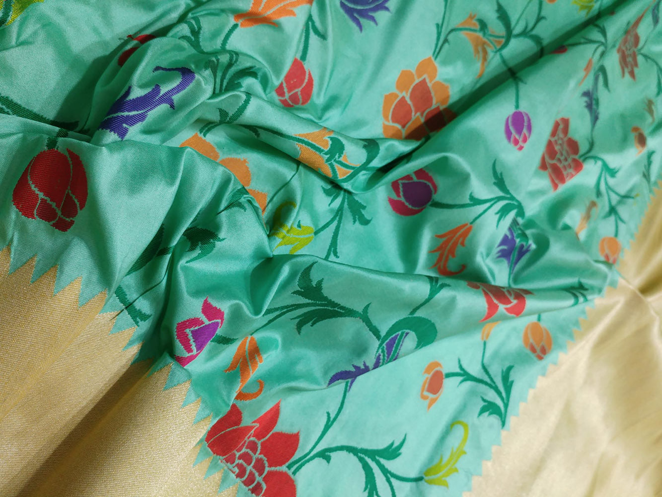 Blue Handloom Banarasi Pure Katan Silk Floral Design Saree - Luxurion World