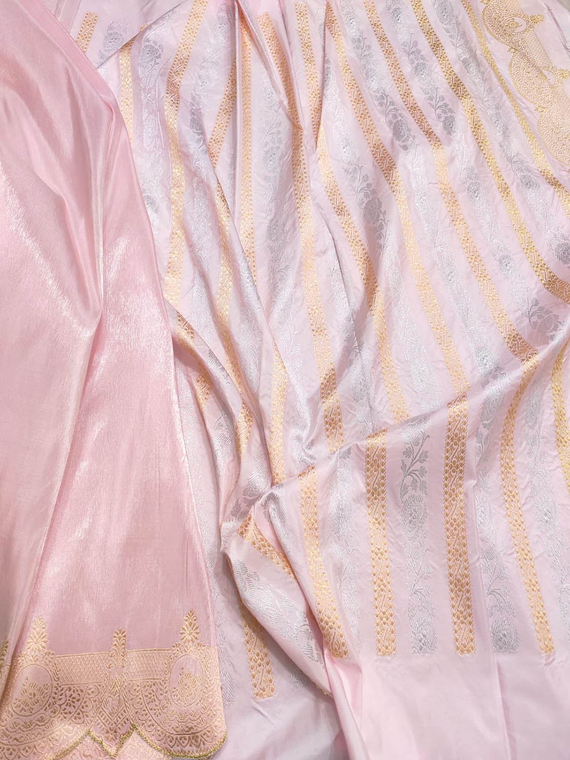 Pink Handloom Banarasi Pure Tissue Katan Silk Scalloped Border Saree