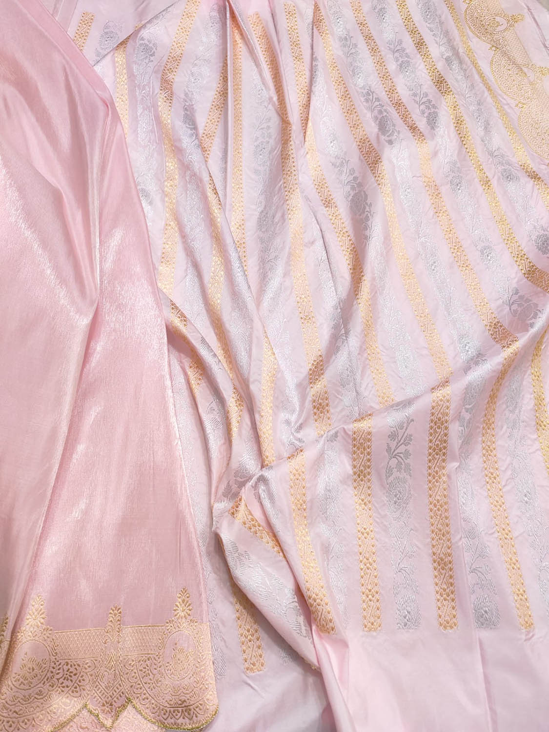 Pink Handloom Banarasi Pure Tissue Katan Silk Scalloped Border Saree - Luxurion World