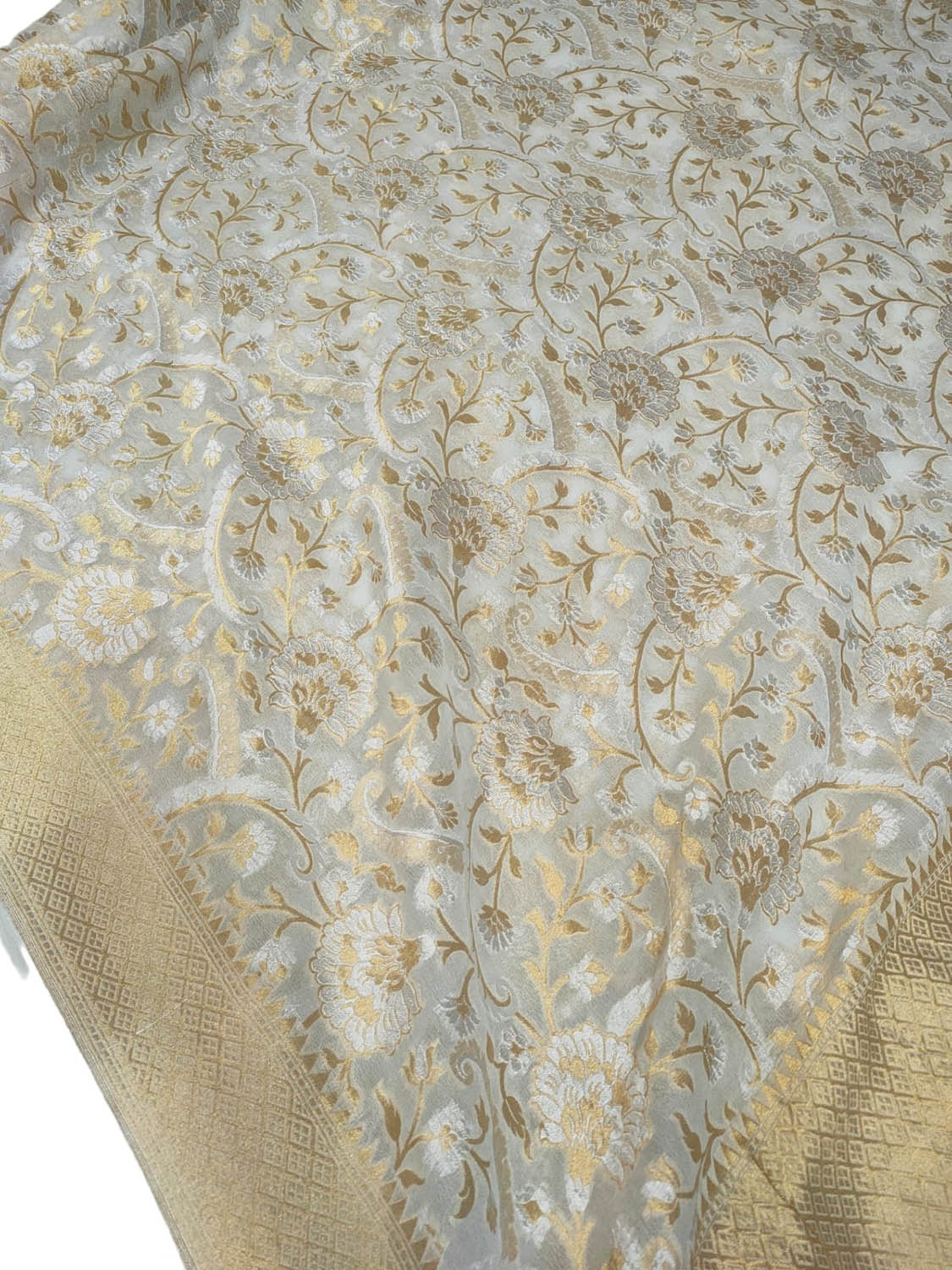 Dazzling Dyeable Banarasi Handloom Georgette Saree: Pure Elegance - Luxurion World