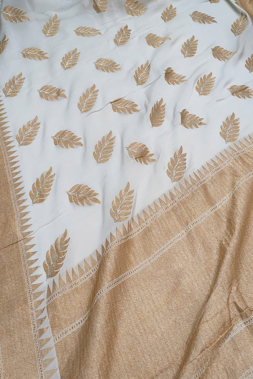 Dazzling Dyeable Banarasi Handloom Georgette Saree - Luxurion World