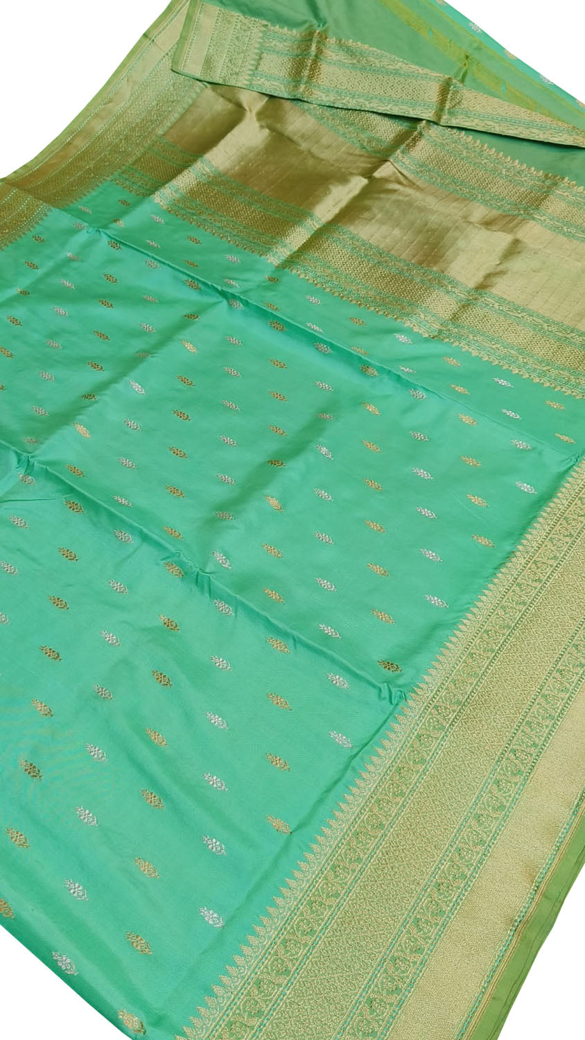 Green Banarasi Handloom Pure Katan Silk Kadwa Weaved Saree - Luxurion World