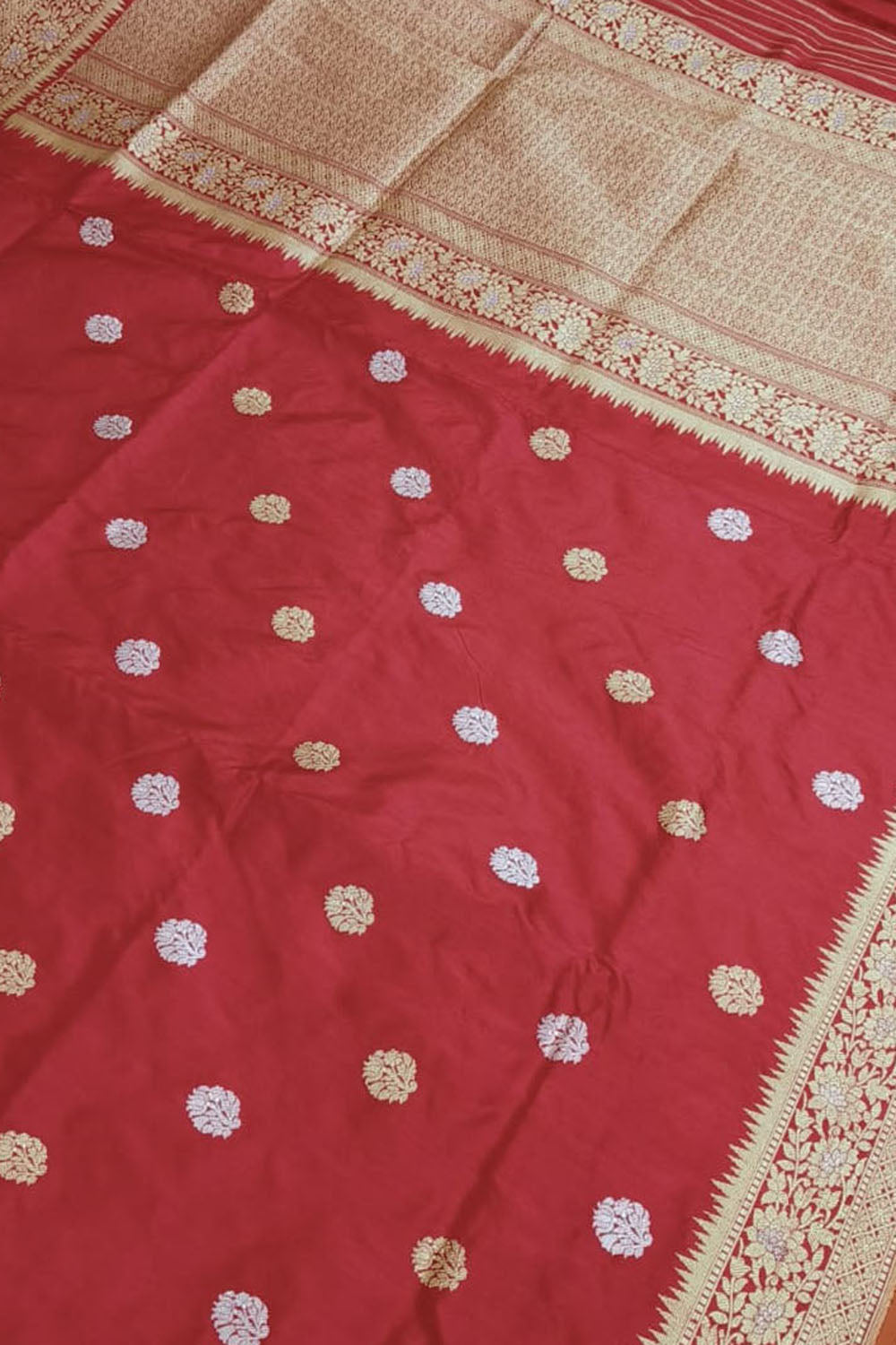 Red Banarasi Handloom Pure Katan Silk Saree - Luxurion World