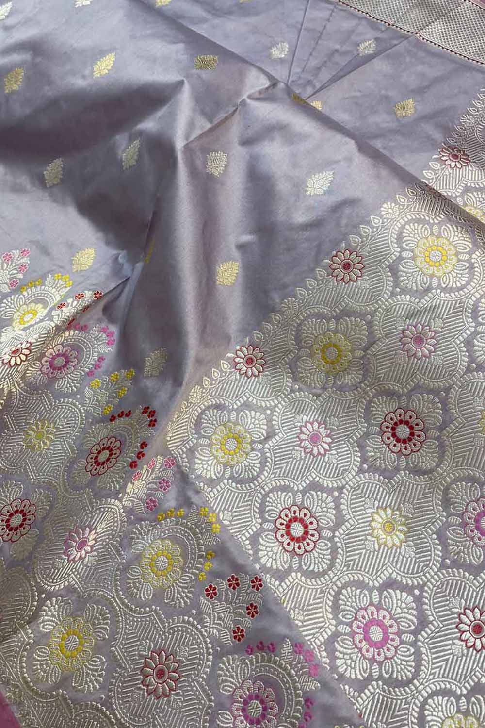 Exquisite Grey Banarasi Handloom Pure Katan Silk Saree: Timeless Elegance - Luxurion World