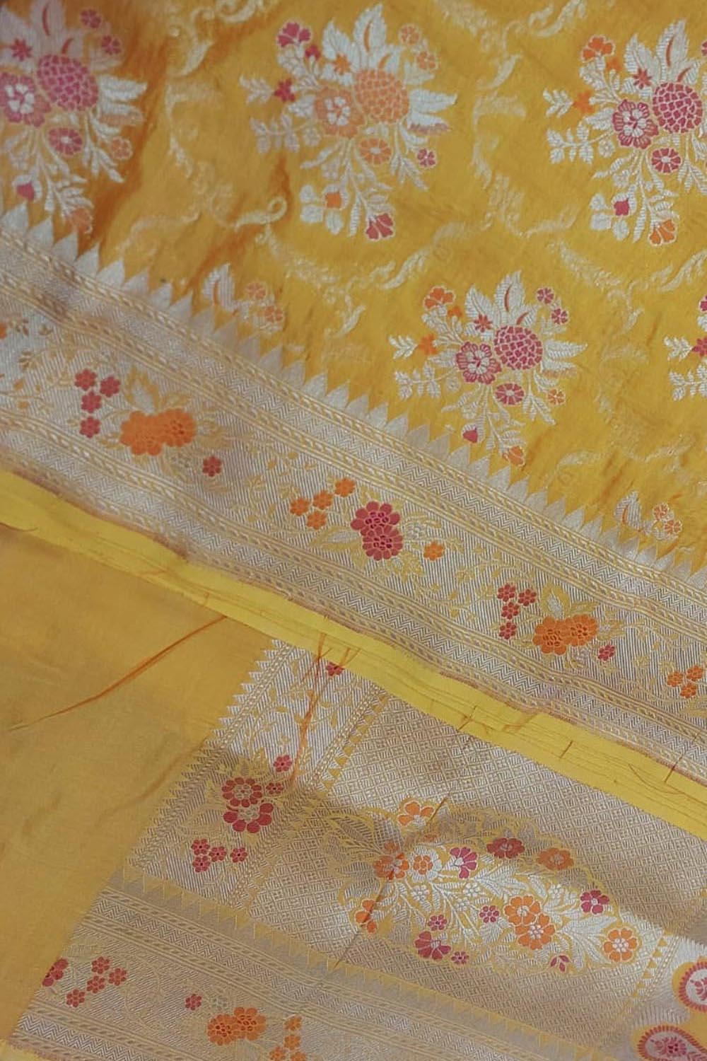 Yellow Banarasi Handloom Pure Katan Silk Meenakari Saree: Exquisite Elegance in Traditional Artistry - Luxurion World