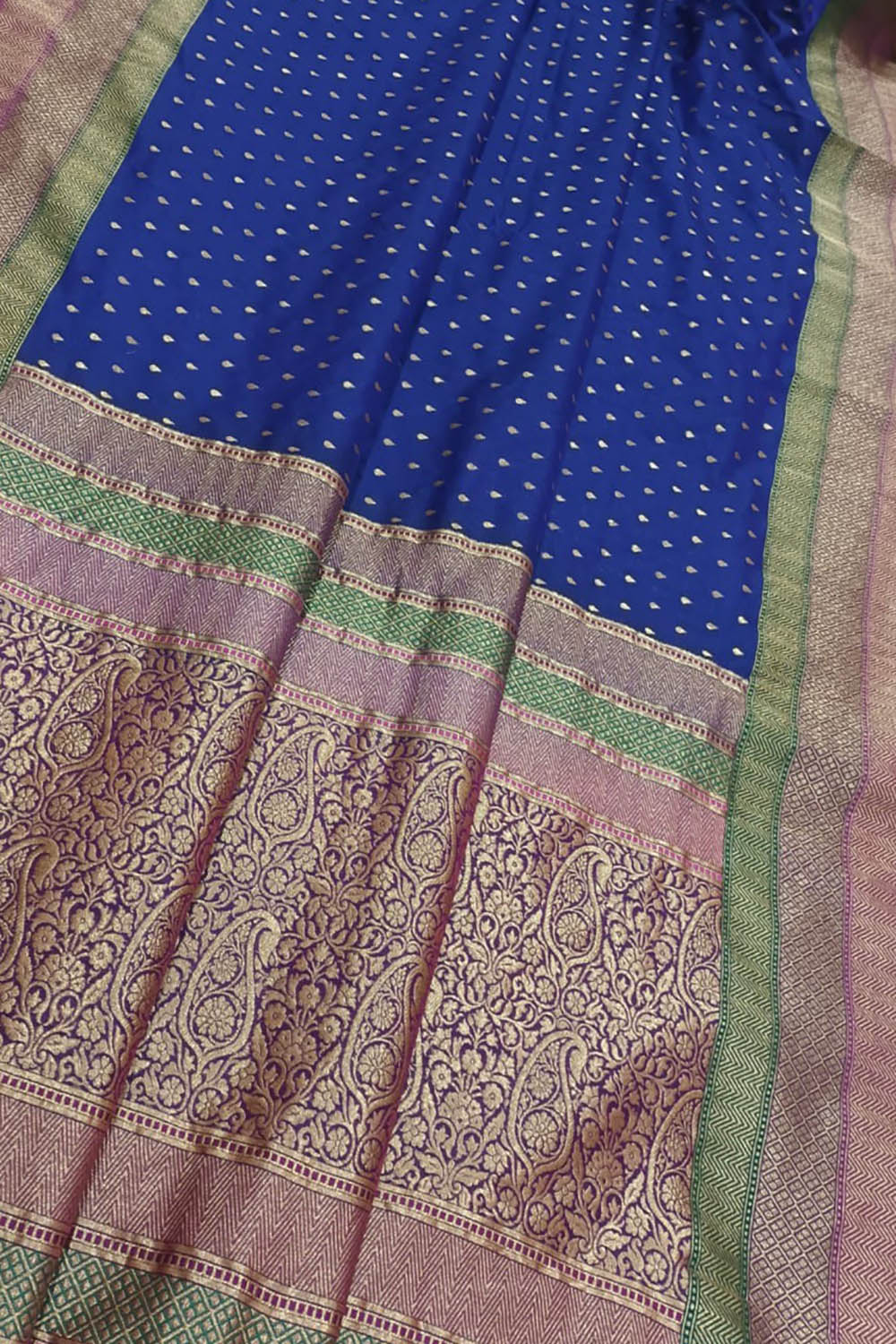 Elegant Blue Banarasi Silk Saree: Timeless Beauty - Luxurion World