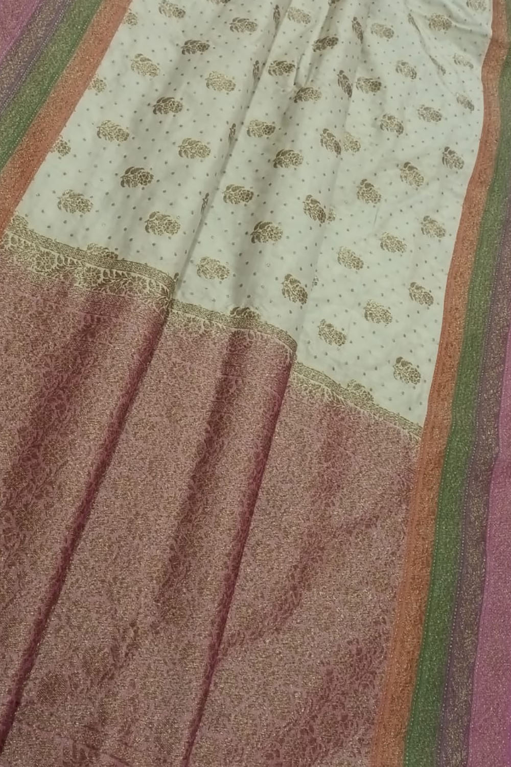 Elegant Off White Banarasi Silk Saree: A Timeless Classic - Luxurion World