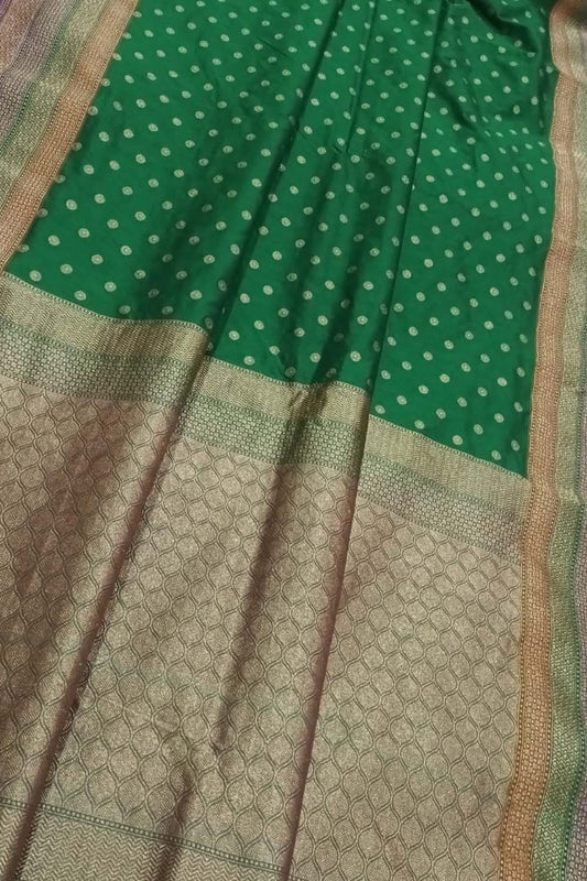 Exquisite Green Banarasi Silk Saree: Timeless Elegance and Grace - Luxurion World
