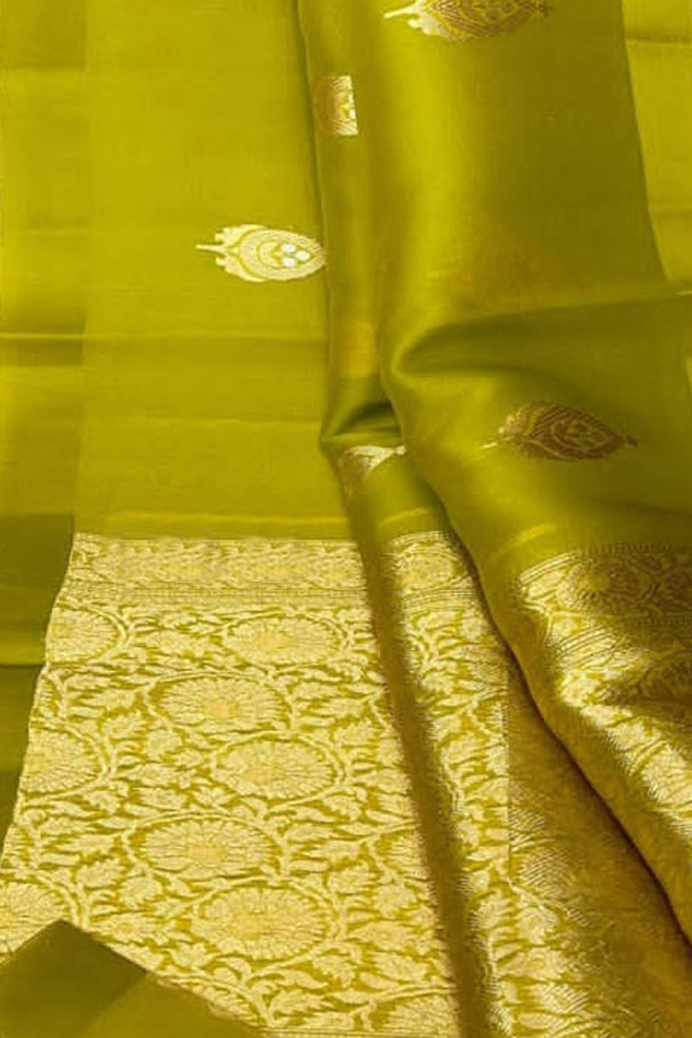 Stunning Green Banarasi Handloom Pure Kora Silk Saree