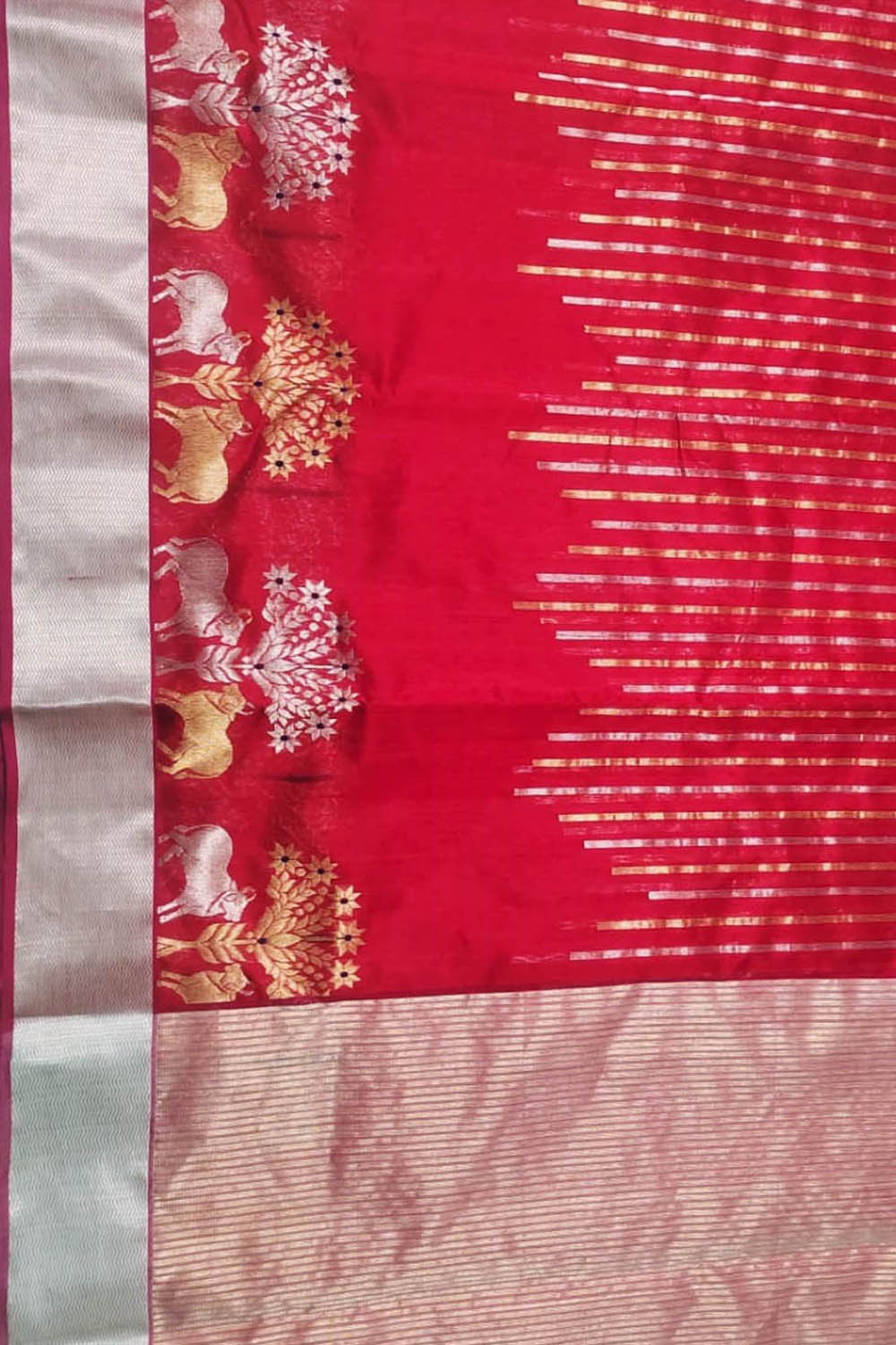 Timeless Classic: Elegant Red Chanderi Handloom Silk Saree with Cow Design - Luxurion World