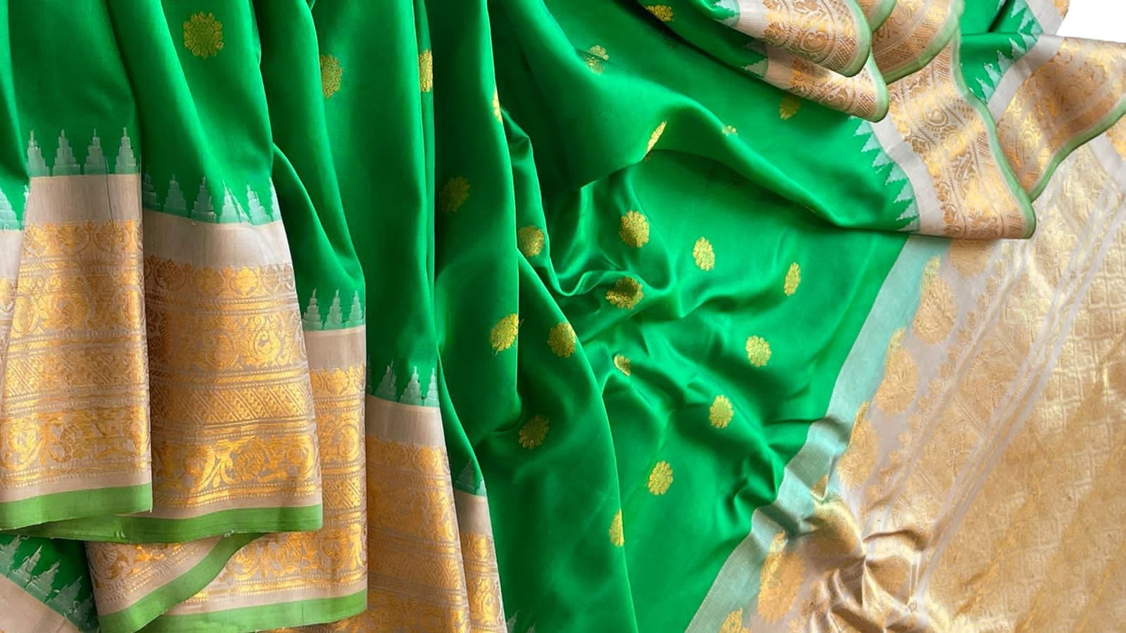 Green Handloom Gadwal Pure Silk Saree - Luxurion World