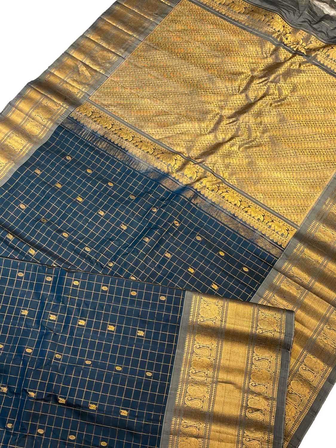 Elegant Black Gadwal Handloom Pure Silk Saree: Timeless Beauty - Luxurion World