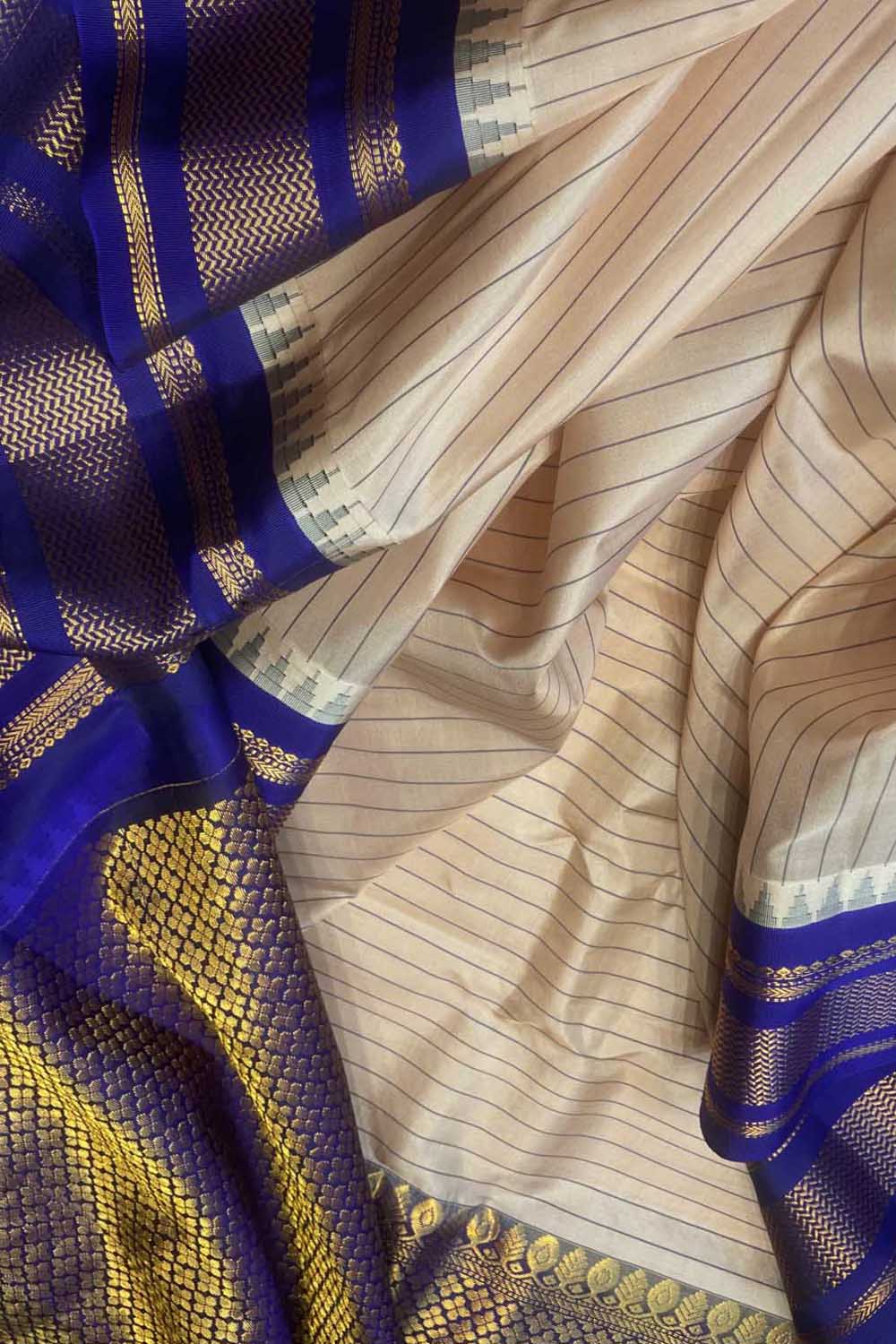 Pastel Gadwal Handloom Pure Silk Saree - Luxurion World