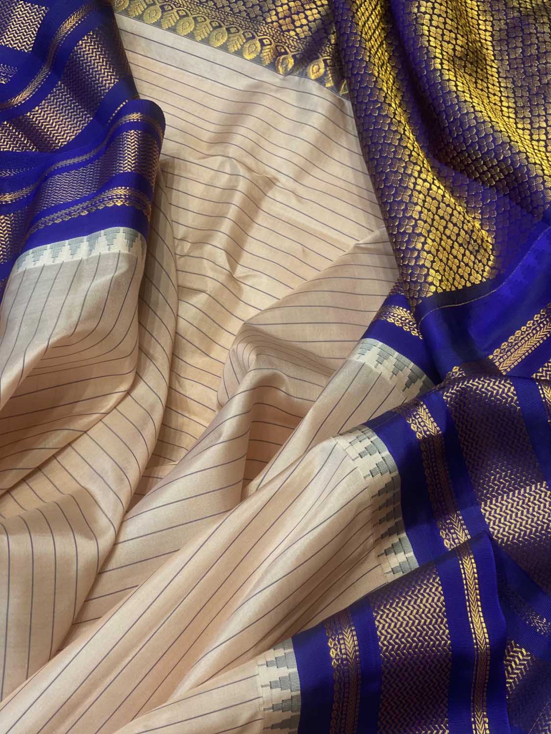 Pastel Gadwal Handloom Pure Silk Saree - Luxurion World