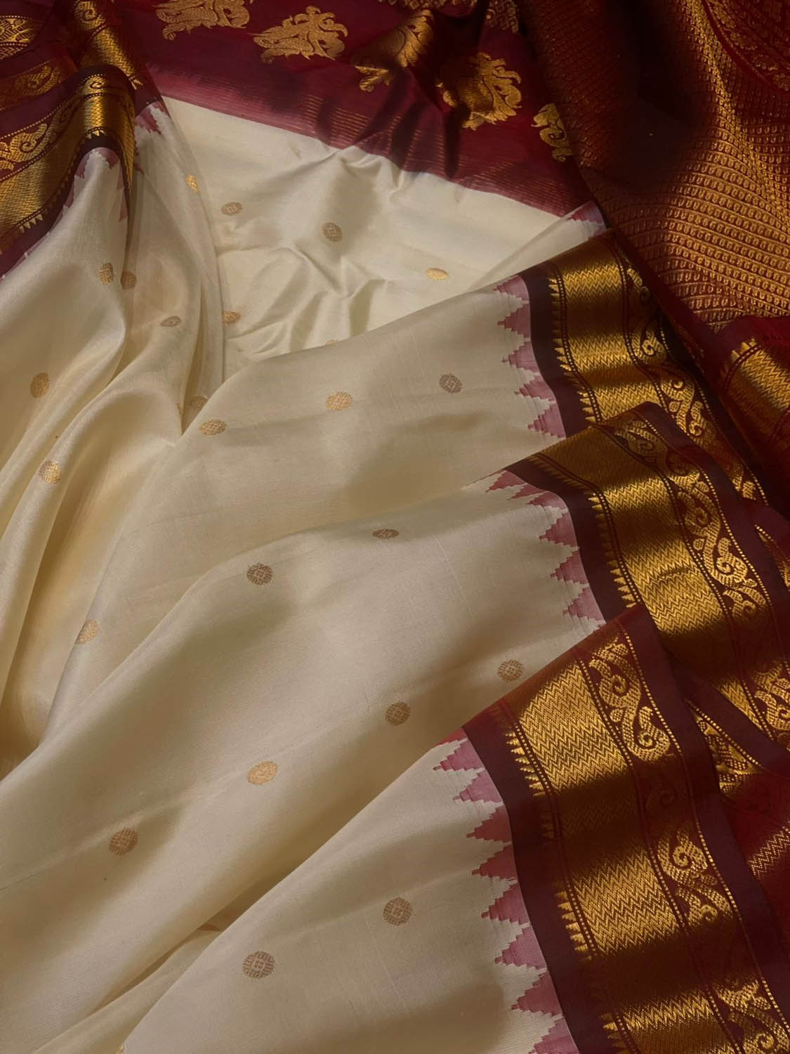 Pastel Gadwal Handloom Pure Silk Saree - Luxurion World