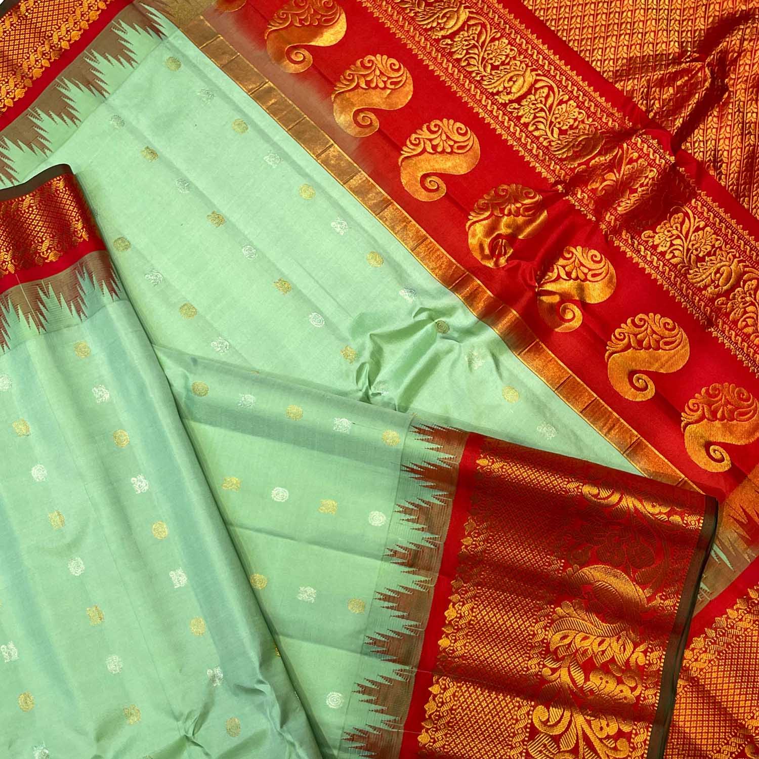Exquisite Green Gadwal Handloom Pure Silk Saree: Timeless Elegance - Luxurion World