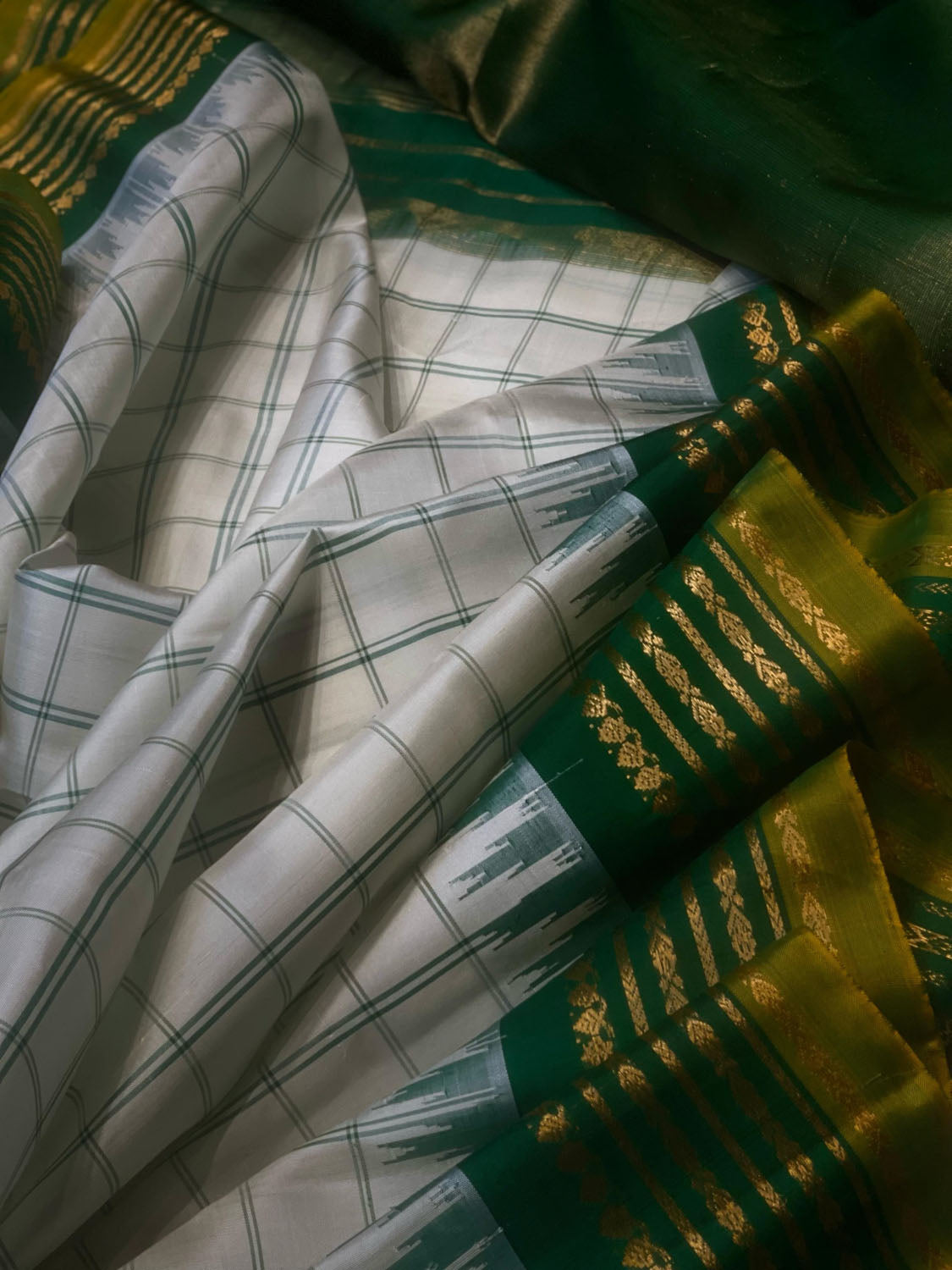 Elegant Grey Gadwal Pure Silk Saree - Luxurion World