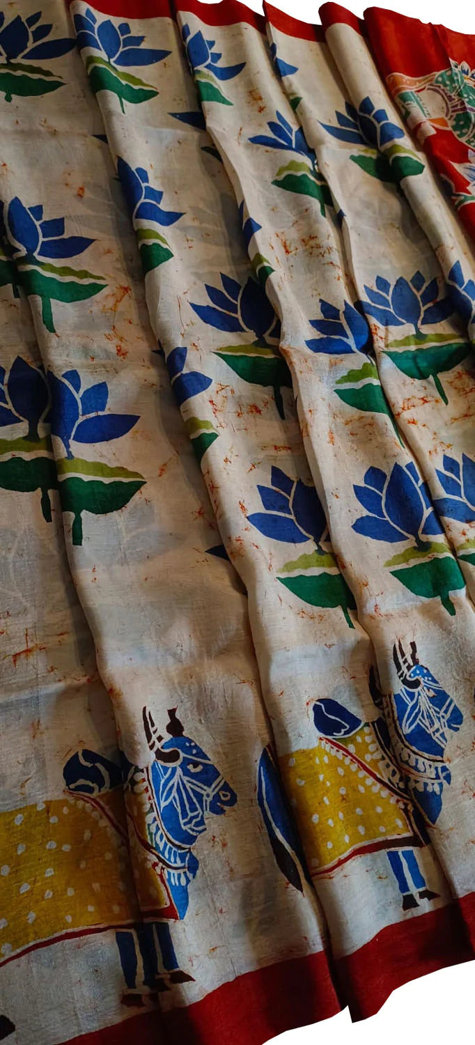 Off White Batik Hand Painted Pichhwai Mulberry Silk Floral Design Saree - Luxurion World