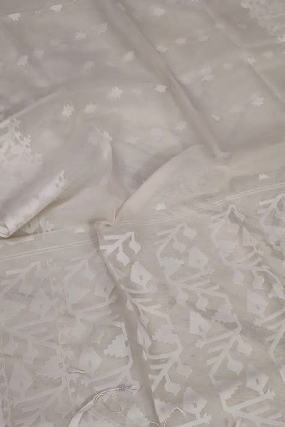 Exquisite Off White Handloom Jamdani Muslin Saree for Elegant Occasions - Luxurion World